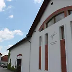Tiffan's Pinceszet Es Panzio