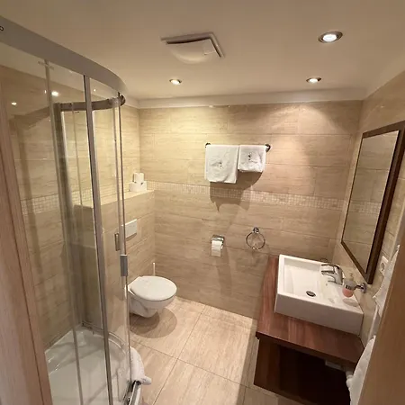 Pensiune Tiffan's Pinceszet Es Panzio 4*