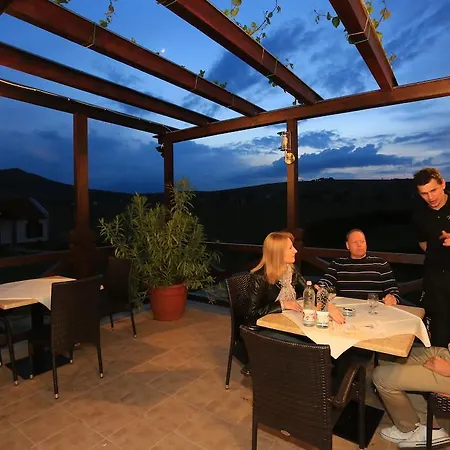 Tiffan's Pinceszet Es Panzio 4* Villány